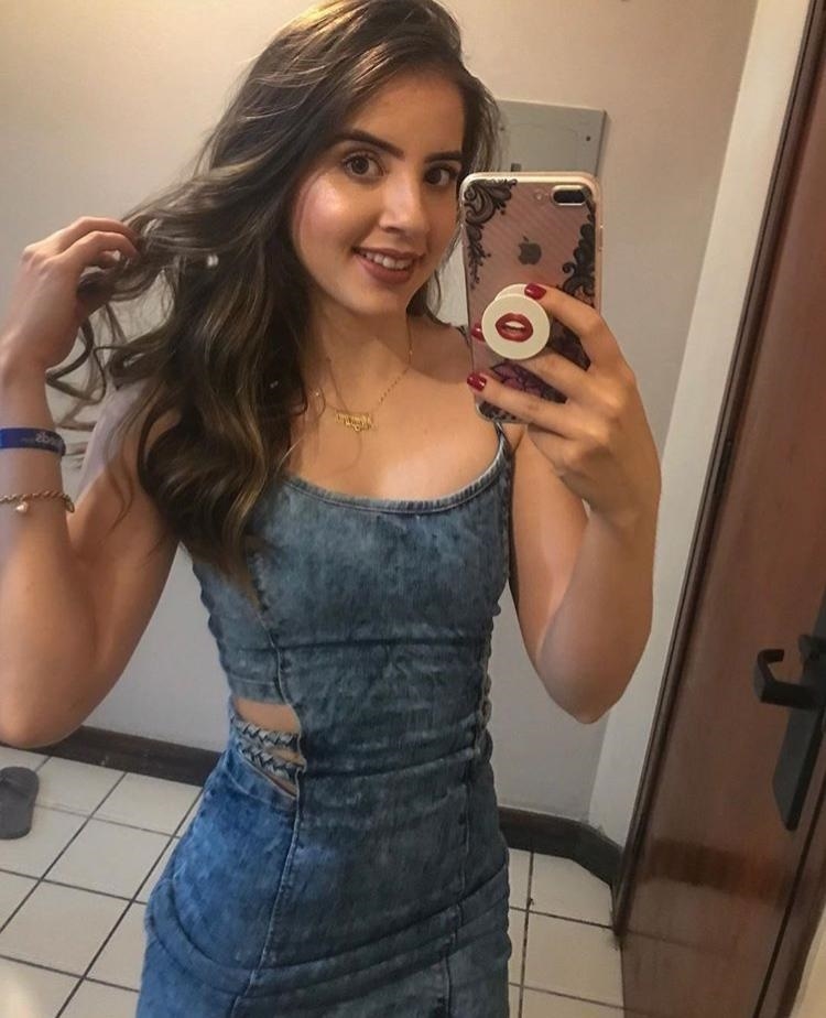 Gaziemir Bomba Gibi Escort